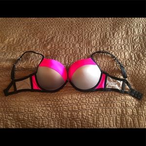 Victoria’s Secret 36DD very sexy push up